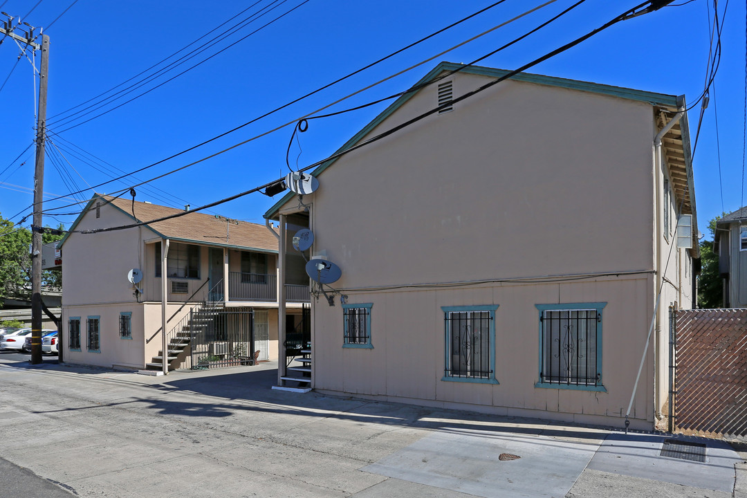 Carol Manor in Sacramento, CA - Building Photo