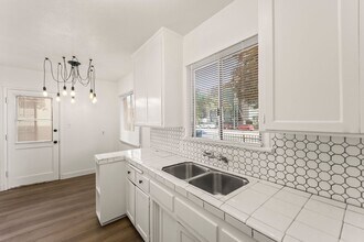 12107 Washington Pl, Unit 12107 in Los Angeles, CA - Building Photo - Building Photo