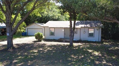 728 Hilltop Cir in Desoto, TX - Building Photo - Building Photo