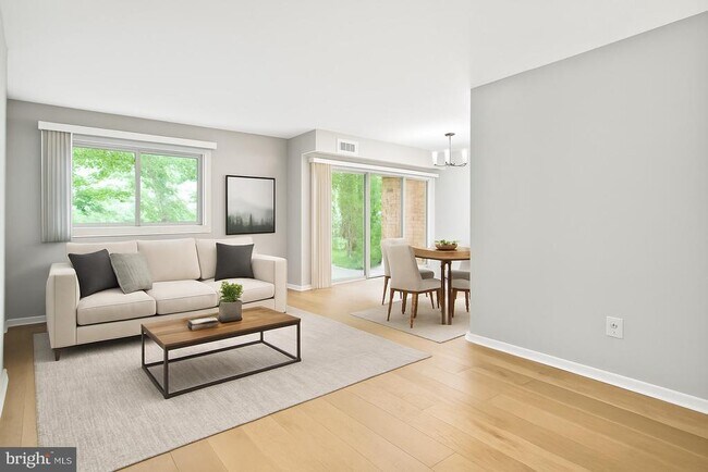 8001 Chanute Pl-Unit -5 in Falls Church, VA - Building Photo - Building Photo