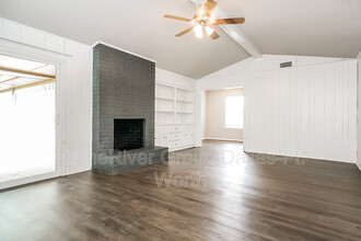 8258 Westrock Dr in Dallas, TX - Building Photo - Building Photo