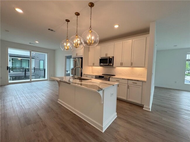 property at 371 Grant Cir SE