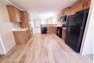 9270 Windjammer Dr in Fair Haven, MI - Building Photo