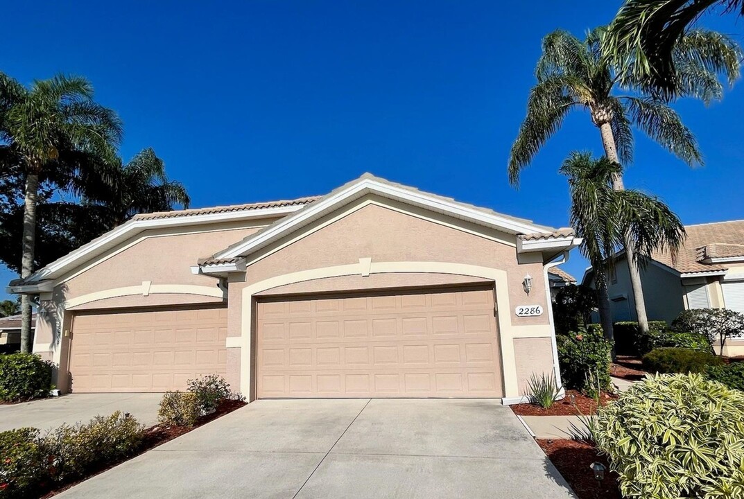 2286 Granby Dr in Lehigh Acres, FL - Building Photo