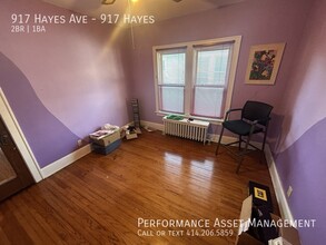 917 Hayes Avenue in Racine, WI - Foto de edificio - Building Photo
