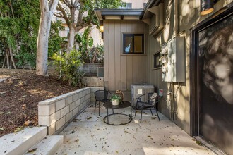 2053-2067 N. Argyle Ave in Los Angeles, CA - Foto de edificio - Building Photo