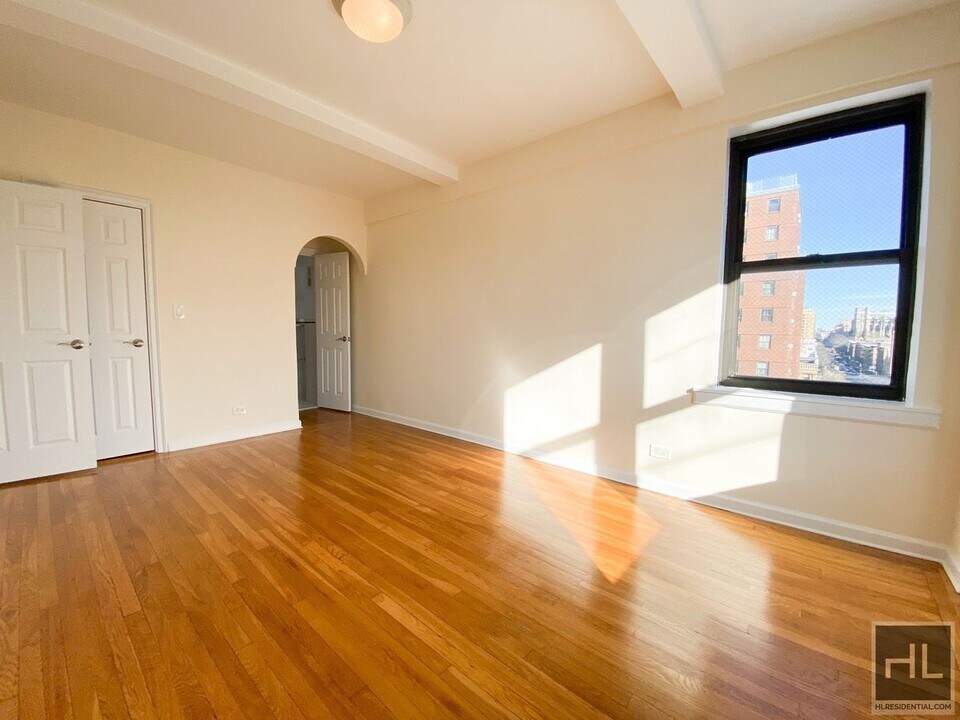 AMSTERDAM AVENUE in New York, NY - Building Photo