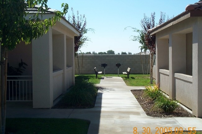 2213 Cullen Ct in Bakersfield, CA - Building Photo - Building Photo