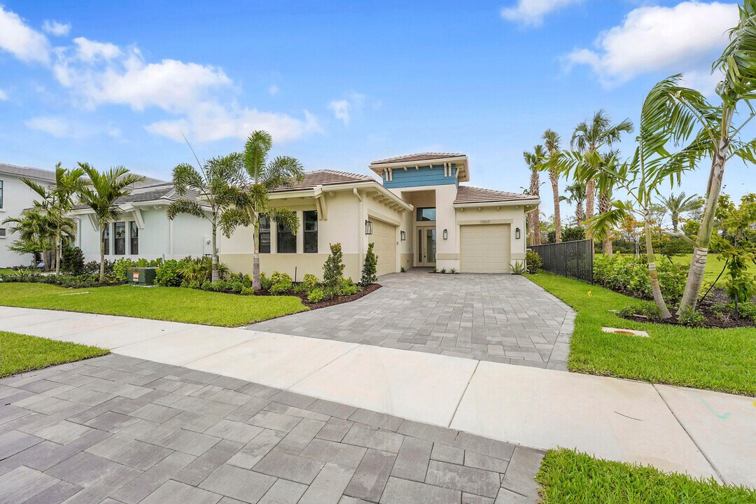 13069 Feathering Wy in Palm Beach Gardens, FL - Building Photo