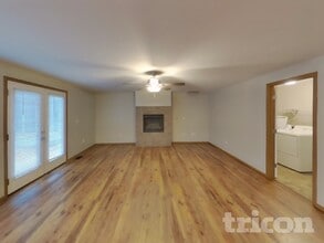 8028 Old Military Rd NE in Bremerton, WA - Building Photo - Building Photo