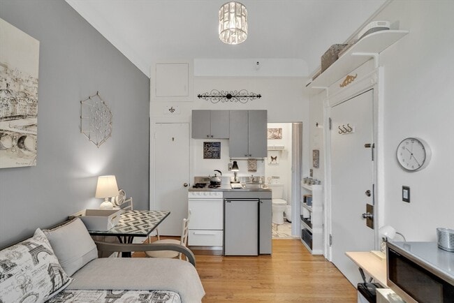 295 Commonwealth Ave, Unit 8 in Boston, MA - Foto de edificio - Building Photo