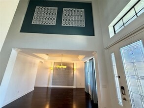 10701 Laurel Vista Way in Tampa, FL - Building Photo - Building Photo