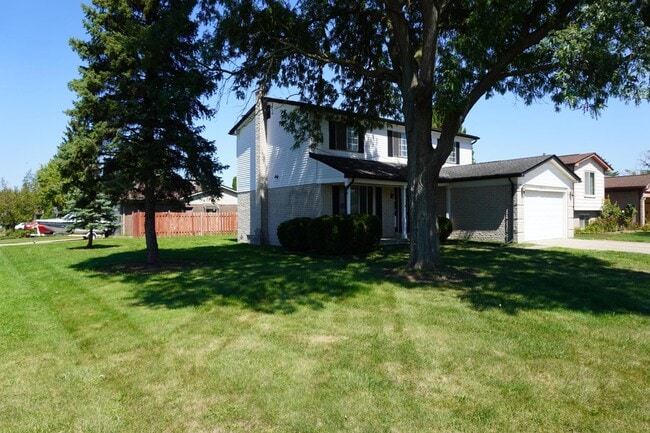 4415 Fox Hill Dr in Sterling Heights, MI - Building Photo - Building Photo