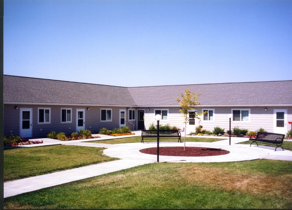 Park Street Apartments in Enterprise, OR - Foto de edificio