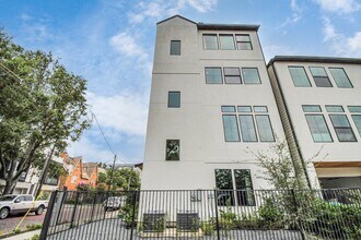 2303 Yupon St in Houston, TX - Building Photo - Building Photo