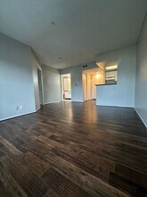 Russell Court Apartments in Los Angeles, CA - Building Photo - Interior Photo