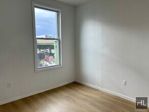 Top Floor 2BR 1BA Lofty Space w/ Laundry I in Brooklyn, NY - Building Photo - Building Photo
