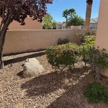 10248 Santo Nina Ct in Las Vegas, NV - Building Photo - Building Photo