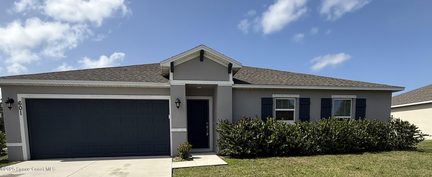 601 Crowberry Rd NE in Palm Bay, FL - Building Photo