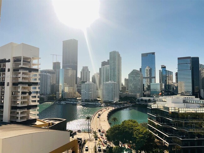 770 Claughton Island Dr in Miami, FL - Building Photo - Building Photo