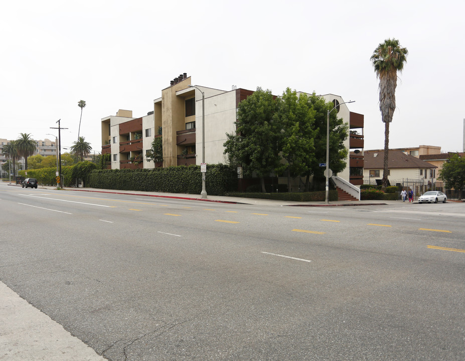 300 S Reno St in Los Angeles, CA - Building Photo