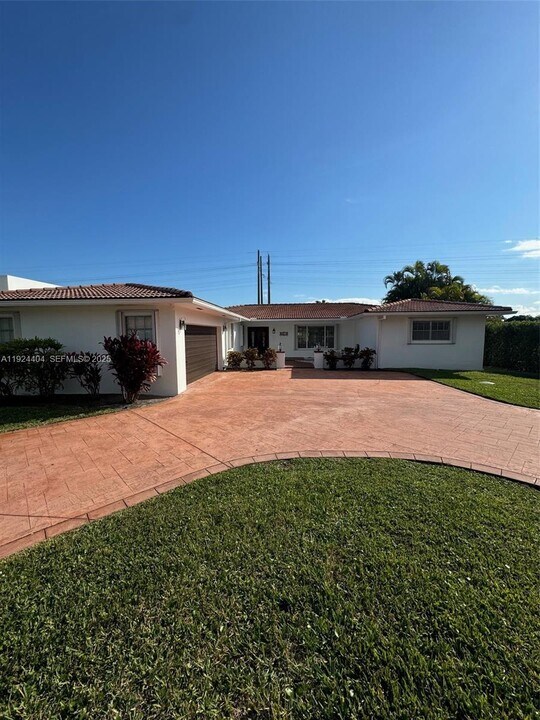 2911 SW 98th Ave in Miami, FL - Building Photo