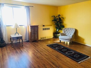 1243 N Gaylord St in Denver, CO - Building Photo - Building Photo