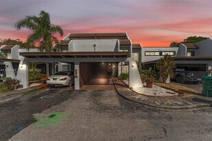 6502 Kendale Lakes Dr in Miami, FL - Building Photo