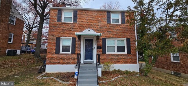 4806 71st Ave in Hyattsville, MD - Foto de edificio - Building Photo