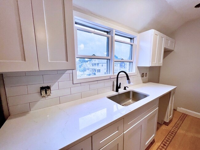 145 Surrey St in Medford, MA - Building Photo - Building Photo