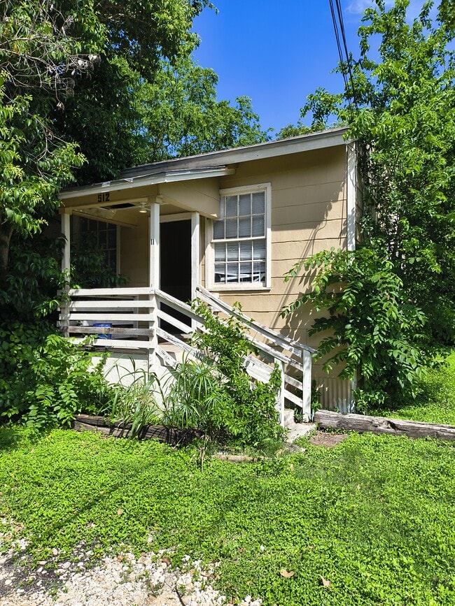 property at 512 Lockhart St