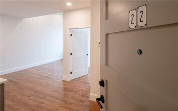 15 Cranston Ave in Newport, RI - Building Photo - Building Photo