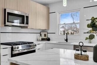 60 Birch St in Beachwood, NJ - Foto de edificio - Building Photo