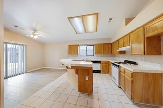 1289 Galileo Ave in Hanford, CA - Building Photo - Building Photo