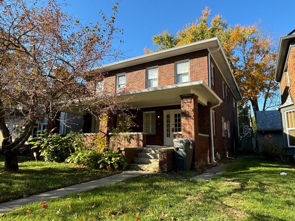 5262 College in Indianapolis, IN - Building Photo