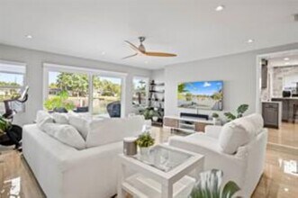 817 NW 30th St in Wilton Manors, FL - Building Photo - Building Photo