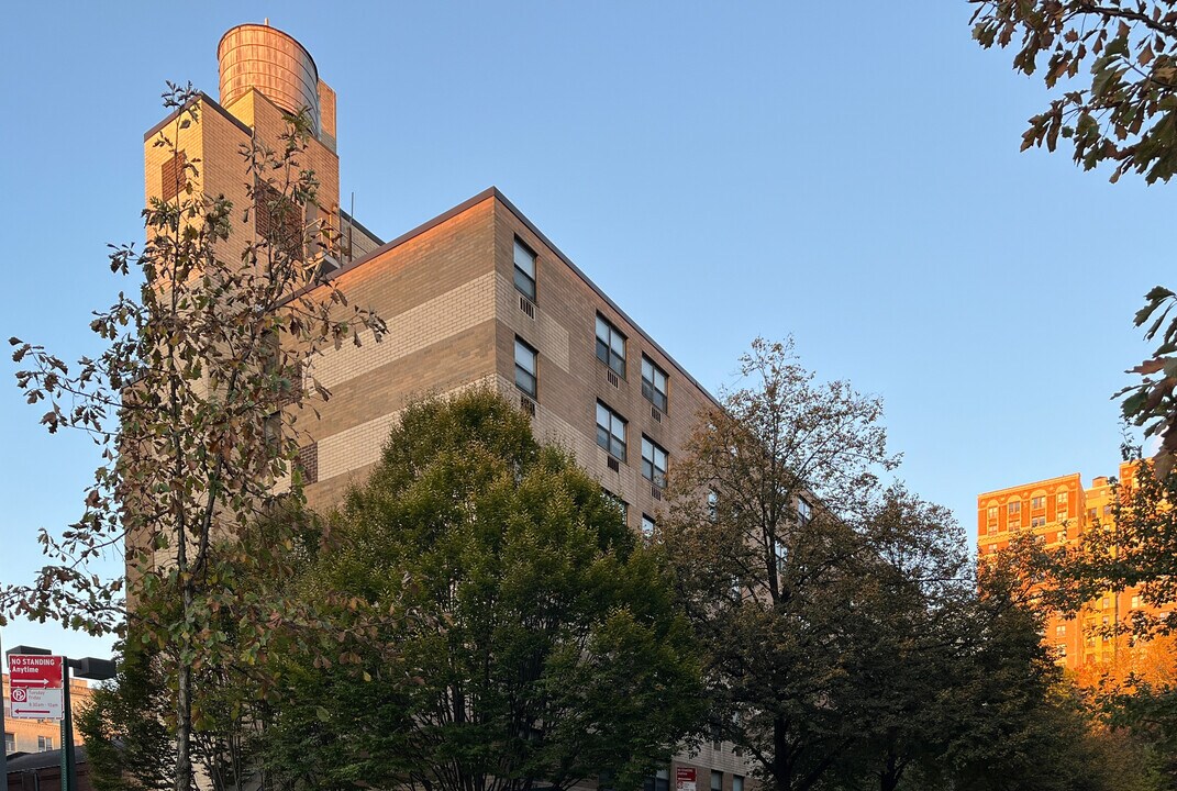 2905 Frederick Douglass Boulevard in New York, NY - Foto de edificio