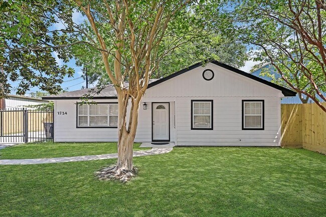 property at 1724 Elmview Dr