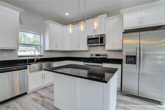 5630 Queener Ave in Port Richey, FL - Foto de edificio - Building Photo