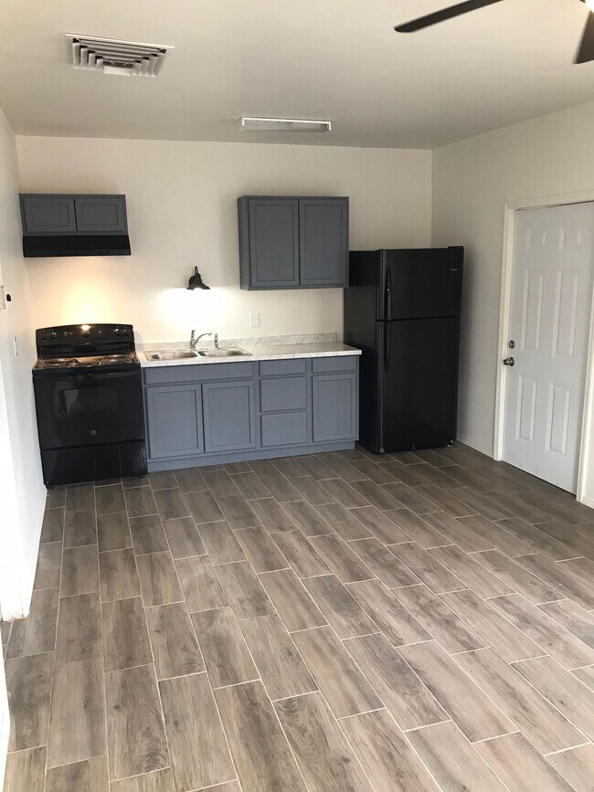 1006 Luna St, Unit 1004 Luna