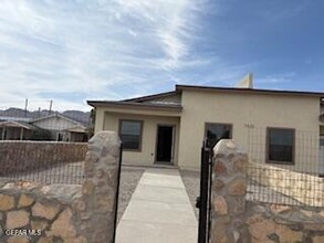 7833 Mt Latona Dr in El Paso, TX - Building Photo - Building Photo