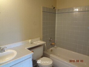 833 SW Sunset Blvd in Renton, WA - Building Photo - Building Photo