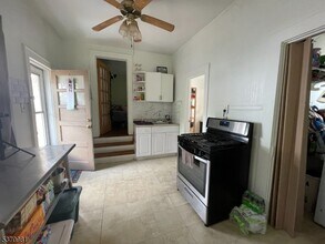 554 W Broad St in Westfield, NJ - Building Photo - Building Photo
