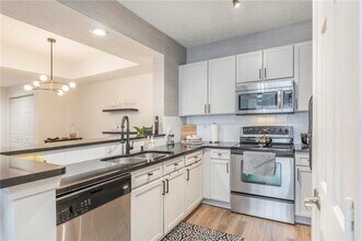 1250 Parkwood Cir SE in Atlanta, GA - Building Photo - Building Photo