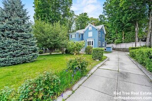 20 Willow St, Unit 2 in Newton, MA - Building Photo