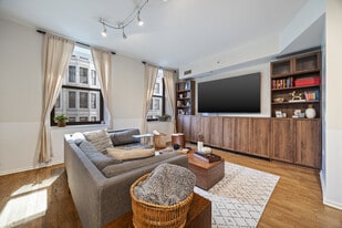 310 S Michigan Ave, Unit 1009 in Chicago, IL - Building Photo