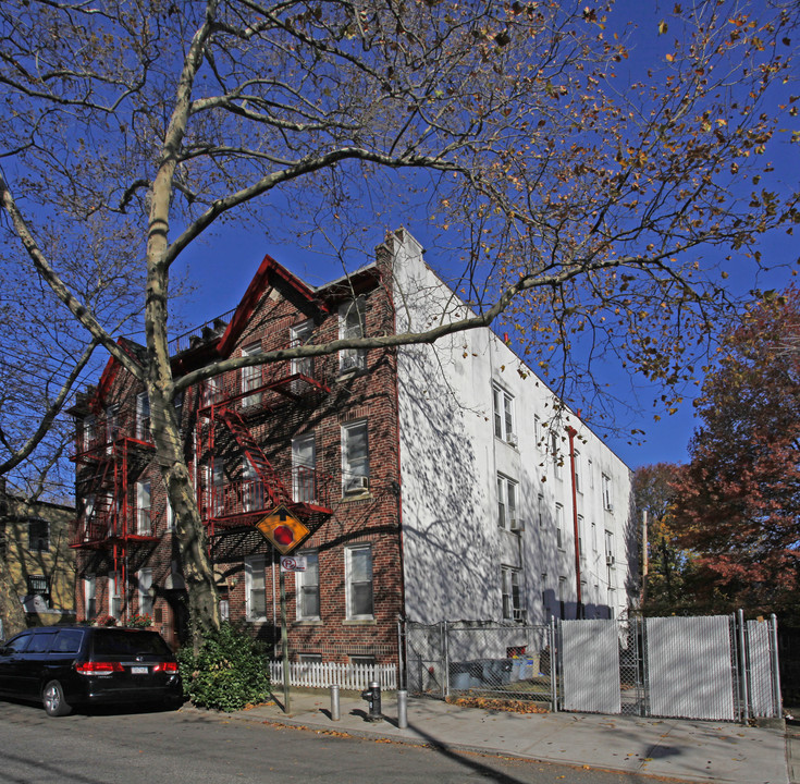 627 90th St in Brooklyn, NY - Building Photo