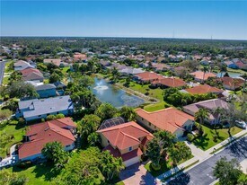 5005 Old Pond Dr in Naples, FL - Building Photo