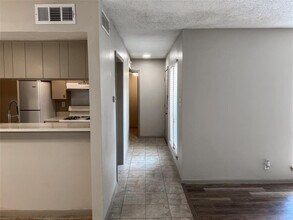 7206 Creekside Dr in Austin, TX - Building Photo - Building Photo