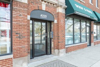 4333-4339 W Irving Park Rd in Chicago, IL - Building Photo - Building Photo